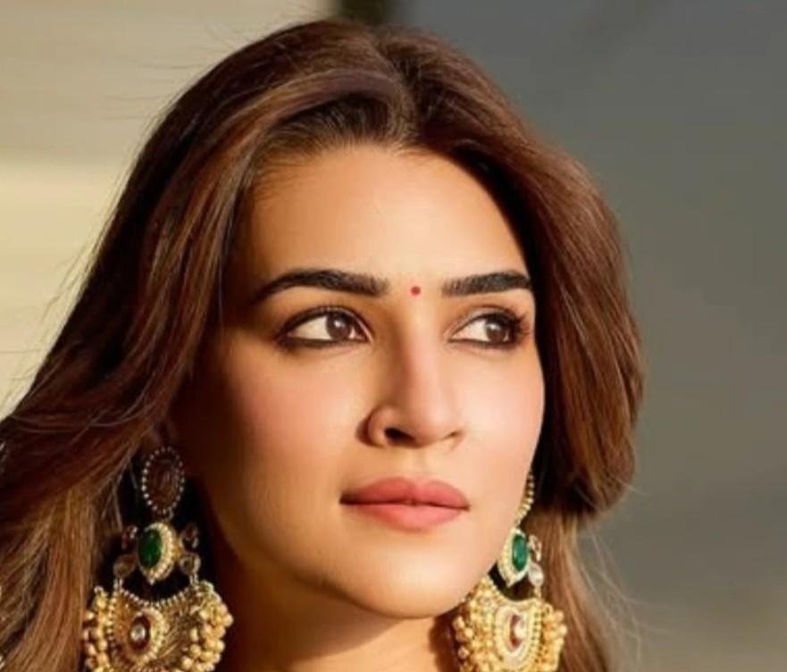 Complete Guide to Kriti Sanon Height in Feet